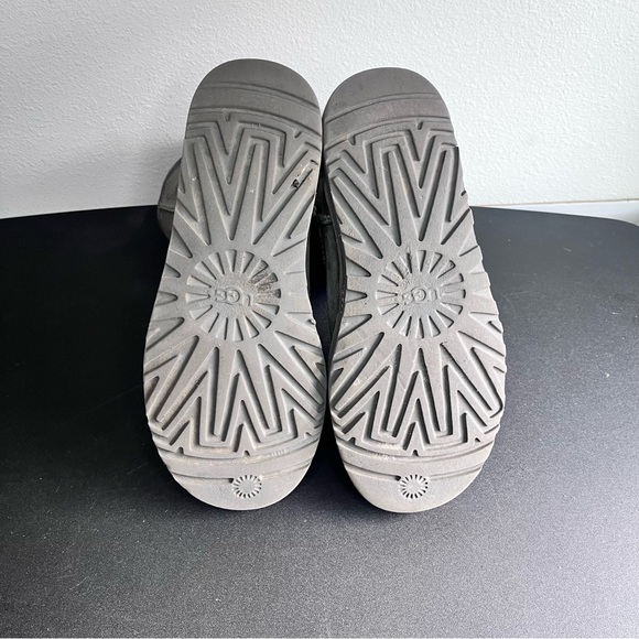 UGG Classic short grey boots sz: 6 - Picture 8 of 10